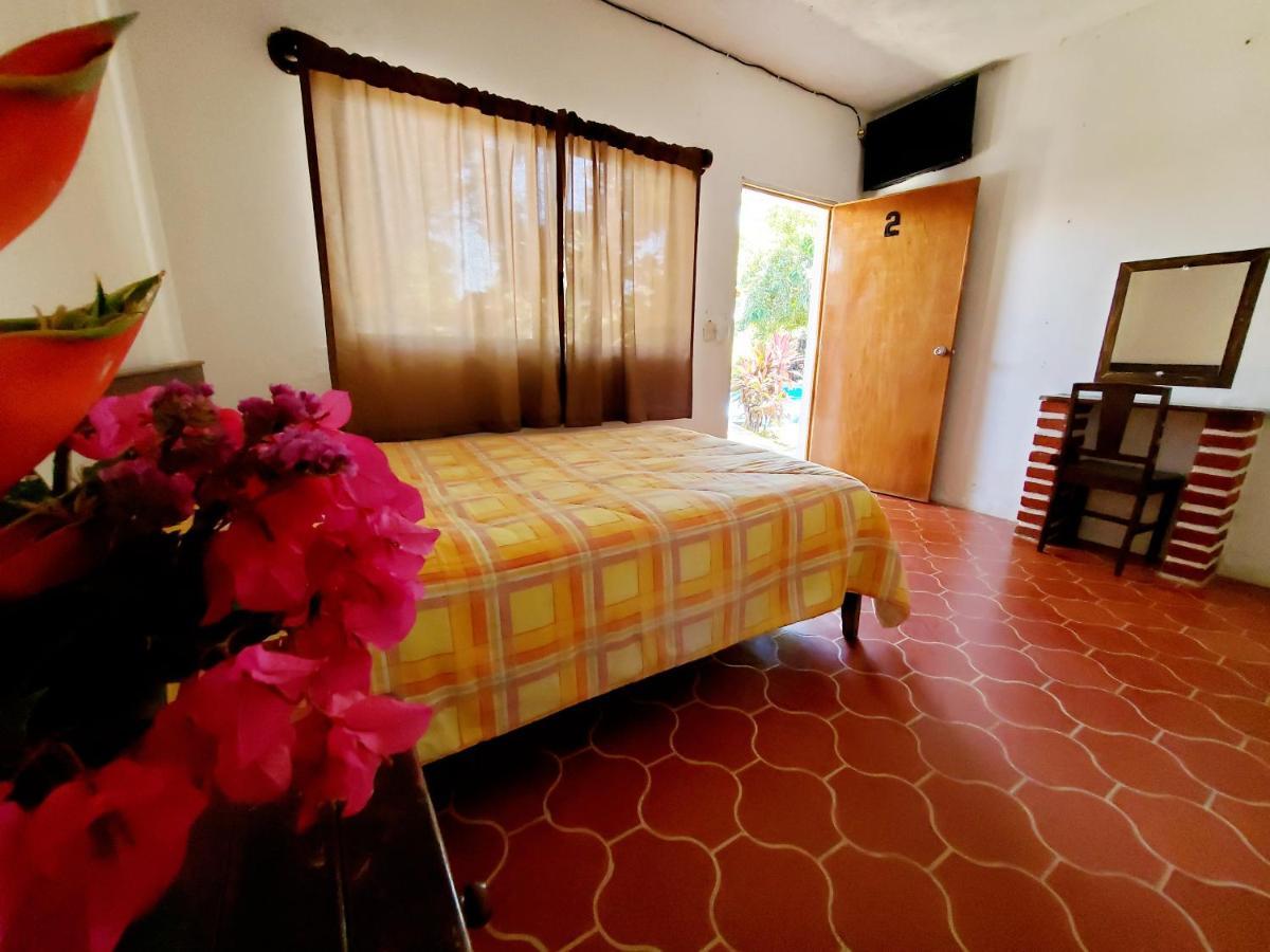 Hotel Oasis Melaque Сан-Патрисио-Мелак Экстерьер фото